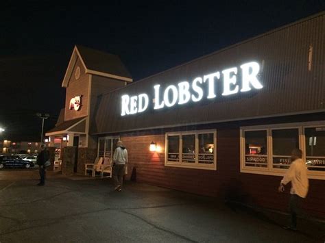 Red lobster tulsa - Dinner. Unless noted, all entrees come with: Garden or Caesar salad or coleslaw. With the exception of pastas and sandwiches, entrees also come with: Your choice of fresh broccoli, home-style mashed potatoes, wild rice pilaf, baked potato with sea salt.